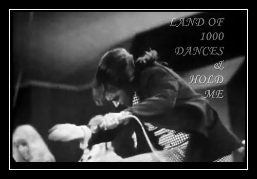Hold Me Descarcă ton de apel gratuit